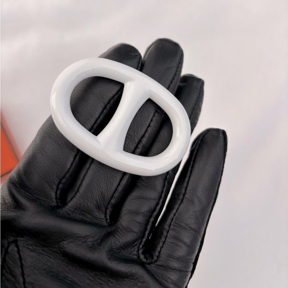Hermes White Enamel Chaine d’Ancre Scarf 90 Ring with Box (Excellent Condition) - Picture 10 of 10